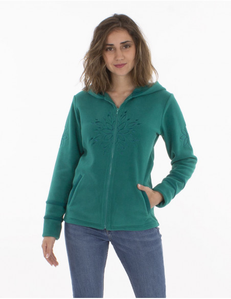 Chaqueta malla poliester polar bordada con capucha