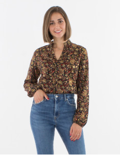 Blusa poliester abotonada...