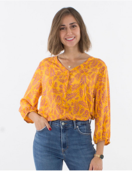 Blusa viscosa con botones mangas 3/4 estampado banana