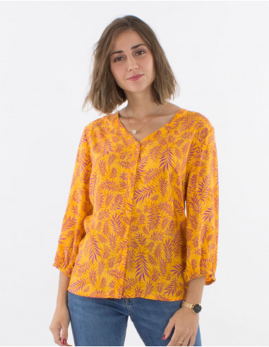 Blusa viscosa con botones mangas 3/4 estampado banana