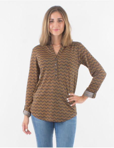 Blusa malla 96% poliester 4% elastano con botones estampado geo