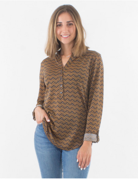 Blusa malla 96% poliester 4% elastano con botones estampado geo