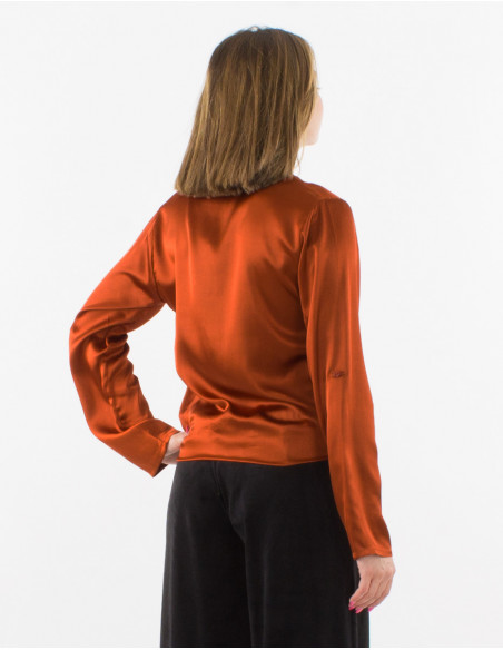 Blusa poliester satin con botones