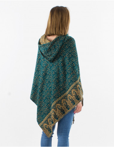 Poncho acrilico jacquard con  capucha pequeñas...