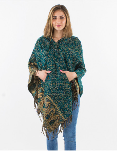Poncho acrilico jacquard con  capucha pequeñas flores