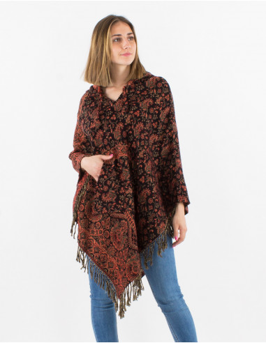 Poncho acrilico jacquard con  capucha pequeñas...