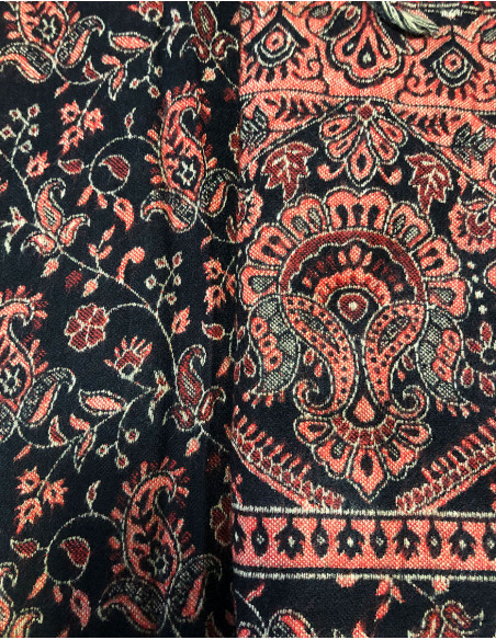 Poncho acrilico jacquard con  capucha pequeñas flores del punjab