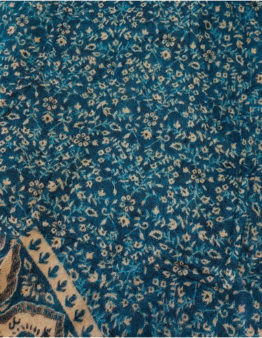 Poncho acrilico jacquard con  capucha pequeñas...