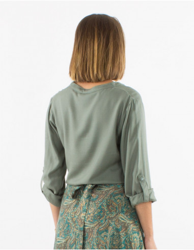 Blusa viscosa lisa con botones mangas largas