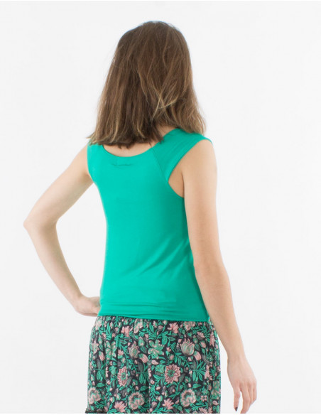 Camiseta 95% viscosa 5% elastano lisa cuello benitier