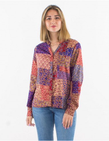 Blusa poliester con botones mangas largas estampado patch