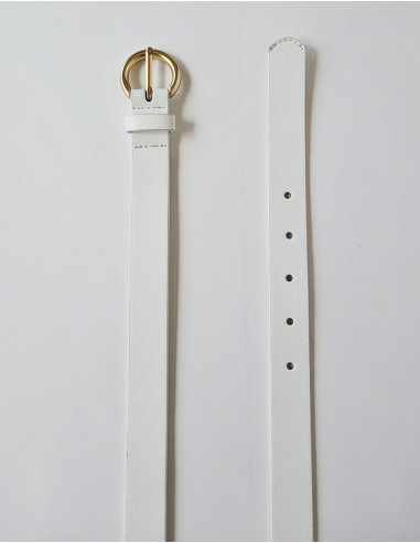 Cinturón liso de poliuretano con hebilla metálica