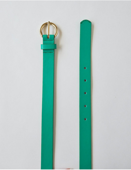 Cinturón liso de poliuretano con hebilla metálica