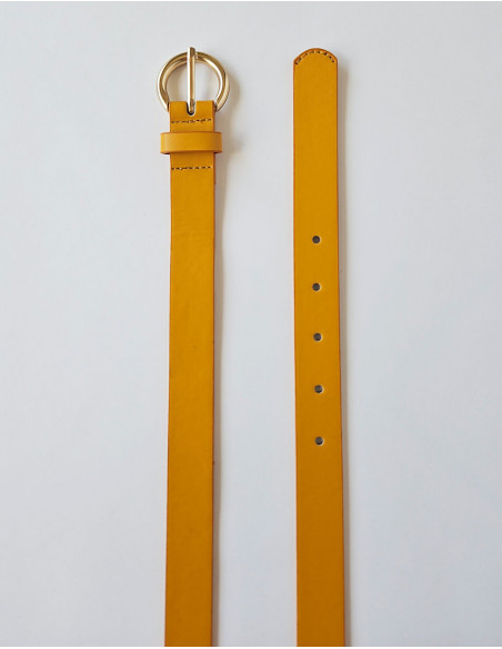 Cinturón liso de poliuretano con hebilla metálica