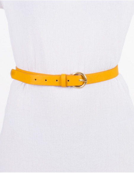 Cinturón liso de poliuretano con hebilla metálica