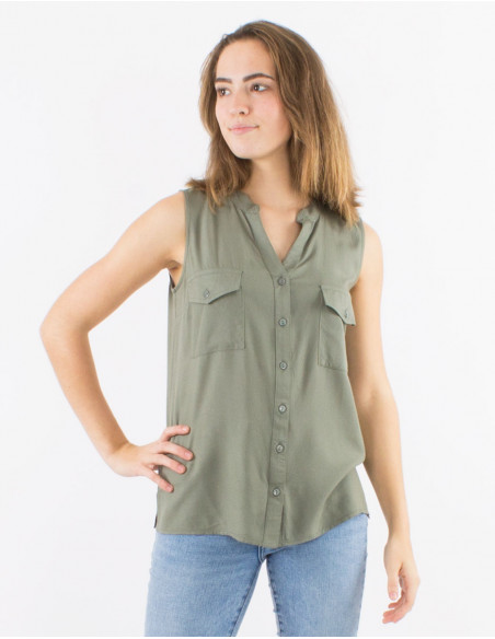 Blusa viscosa lisa cuello mao con botones  sin mangas