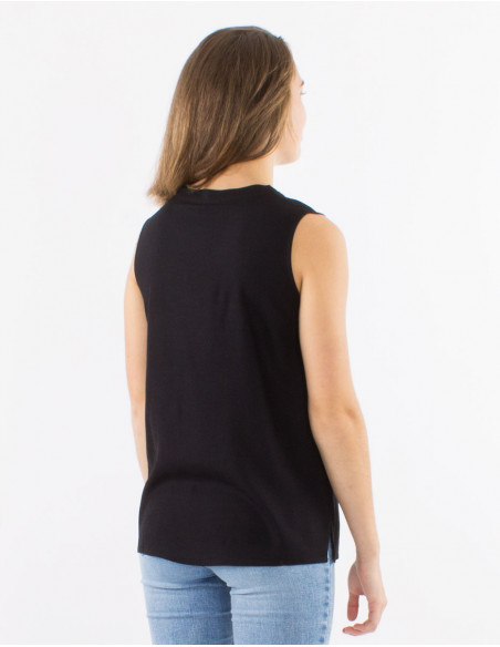 Blusa viscosa lisa cuello mao con botones  sin mangas