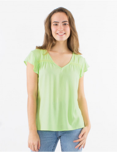 Blusa viscosa lisa cuello v con botones  mangas...