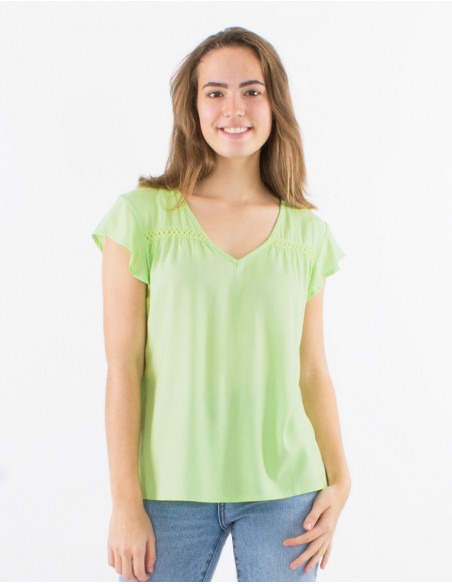 Blusa viscosa lisa cuello v mangas cortas