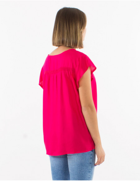 Blusa viscosa lisa cuello v con botones  mangas cortas