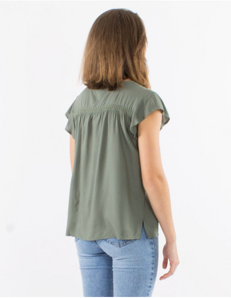Blusa viscosa lisa cuello v con botones  mangas cortas