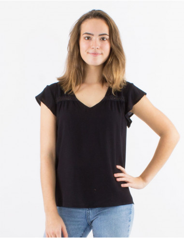 Blusa viscosa lisa cuello v mangas cortas