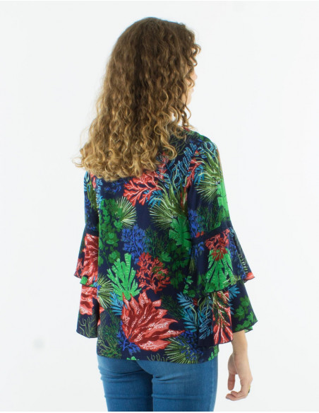 Blusa viscosa mangas largas con volantes cuello v estampado oceano