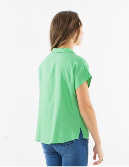 Blusa 54% lino 46% viscosa con botones y bolsillos pecho
