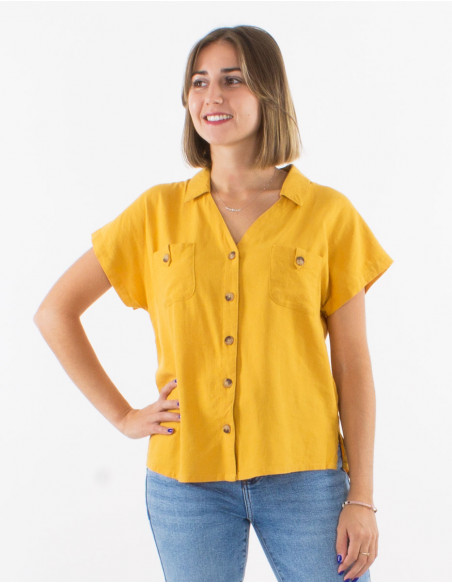 Blusa 54% lino 46% viscosa con botones y bolsillos pecho
