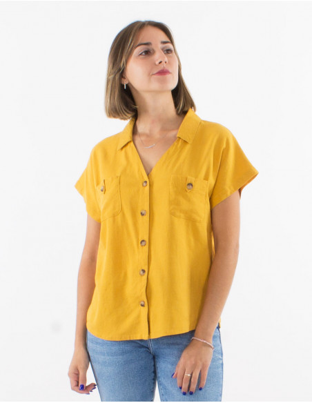 Blusa 54% lino 46% viscosa con botones y bolsillos pecho