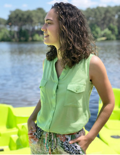 Blusa viscosa lisa cuello mao con botones  sin mangas