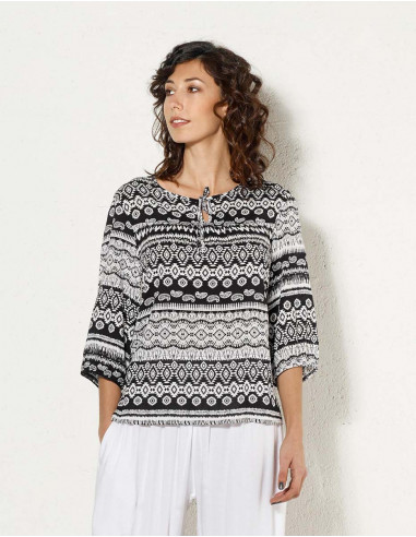 Blusa viscosa mangas 3/4 estampado negro y blanco