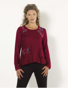 Blusa viscosa bordada mousse crepe