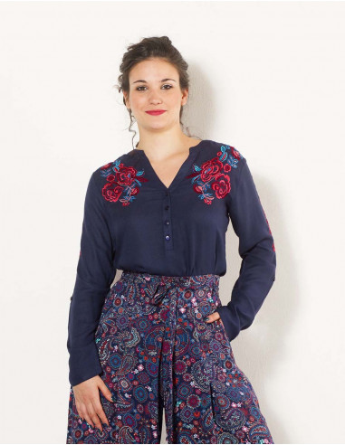 Blusa viscosa bordada mousse crepe
