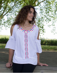 Blusa viscosa bordada pompones hombros desnudos