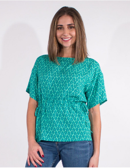 Blusa viscosa mangas cortas estampado paon