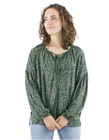 Blusa crepe de viscosa galon corchete mangas largas estampado safari