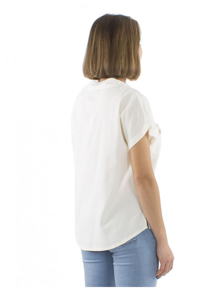 Blusa 54% lino 46% viscosa con botones y bolsillos pecho
