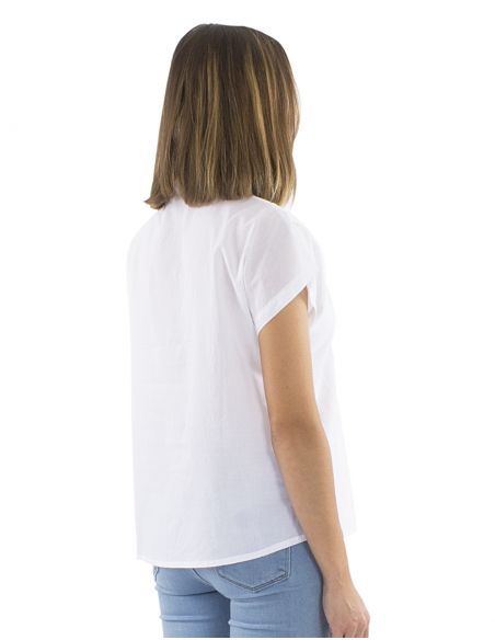 Blusa algodon blanco con botones encaje cuello