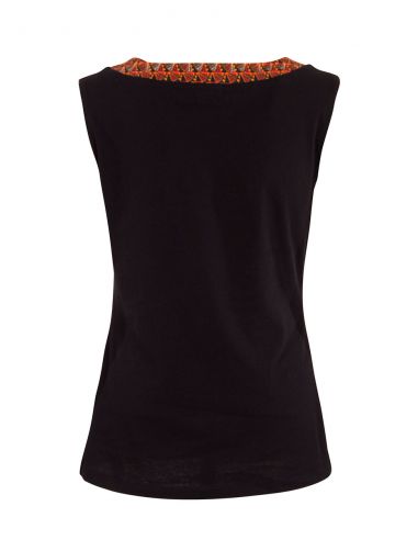 Camiseta 97% algodon 3% elastano sin mangas con patchs