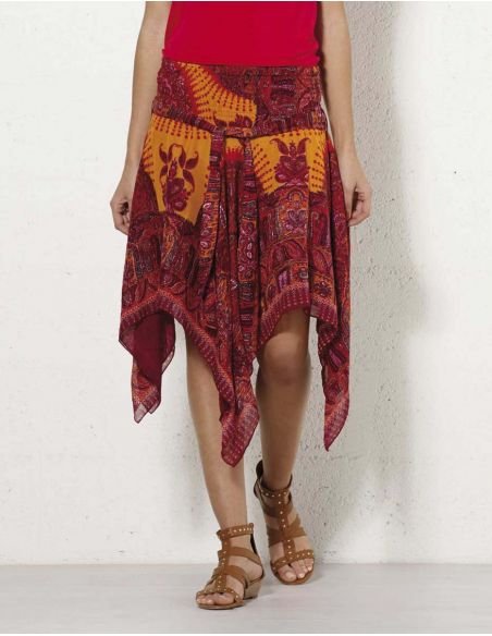 Falda poliester doblada bajo fular estampado ankara