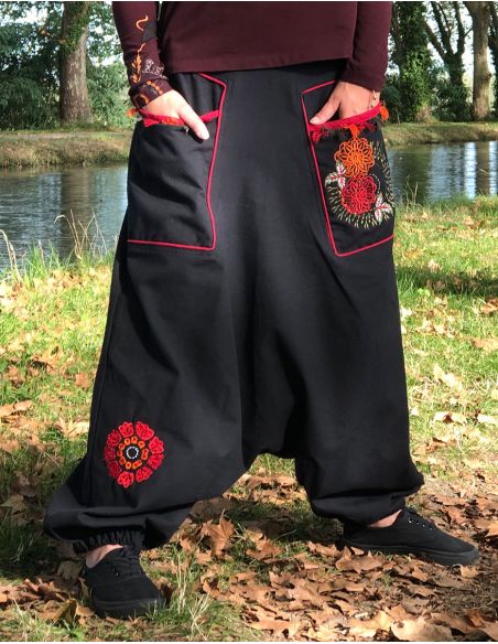 Sarouel algodón con bordados y pompones