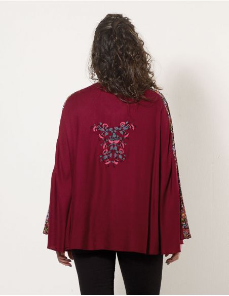 Poncho viscosa bordado mousse crepe
