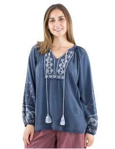 Blusa viscosa sw con bordadas y pompones