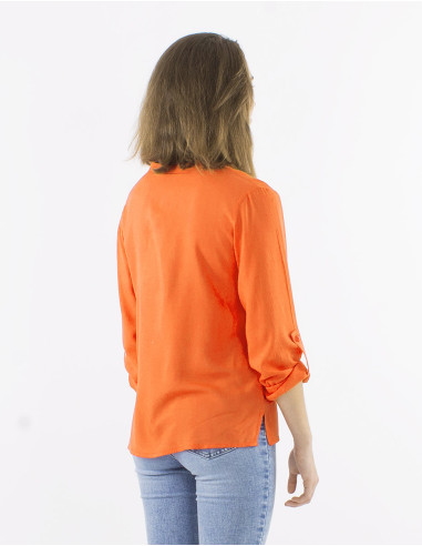 Blusa viscosa lisa con botones mangas largas
