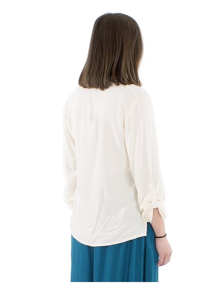 Blusa viscosa lisa con botones mangas largas