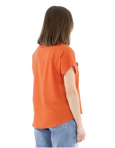 Blusa 54% lino 46% viscosa con botones y bolsillos pecho